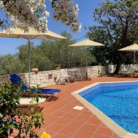 Clio With Pool Crete